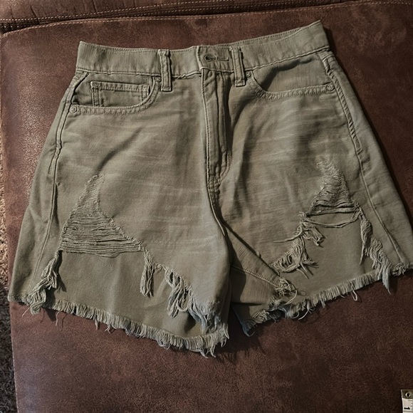 American Eagle Highest rise mom shorts - Picture 3 of 5